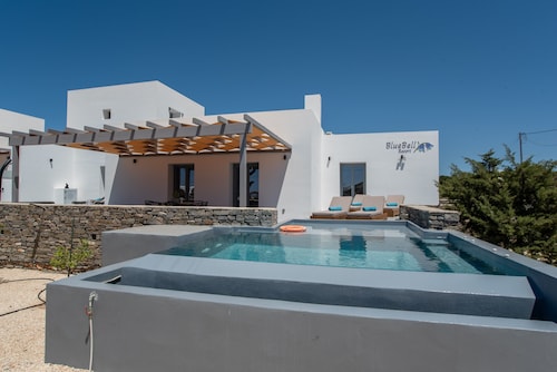 Villa 'Blue Bell Resort Sunrise' avec vue sur la mer, Wi-Fi et climatisation