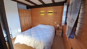 3 bedrooms, iron/ironing board, free WiFi