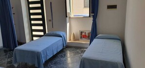 1 bedroom, bed sheets