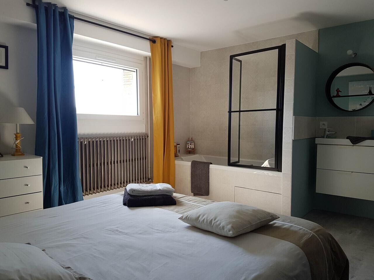 2 chambres, bureau, fer et planche à repasser, Wi-Fi gratuit