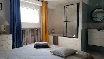 2 slaapkamers, een strijkplank/strijkijzer, gratis wifi, beddengoed