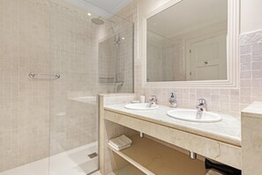 Bathtub, hair dryer, towels