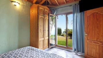 2 slaapkamers, een strijkplank/strijkijzer, gratis wifi, beddengoed