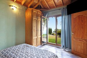 2 chambres, fer et planche à repasser, Wi-Fi gratuit, draps fournis