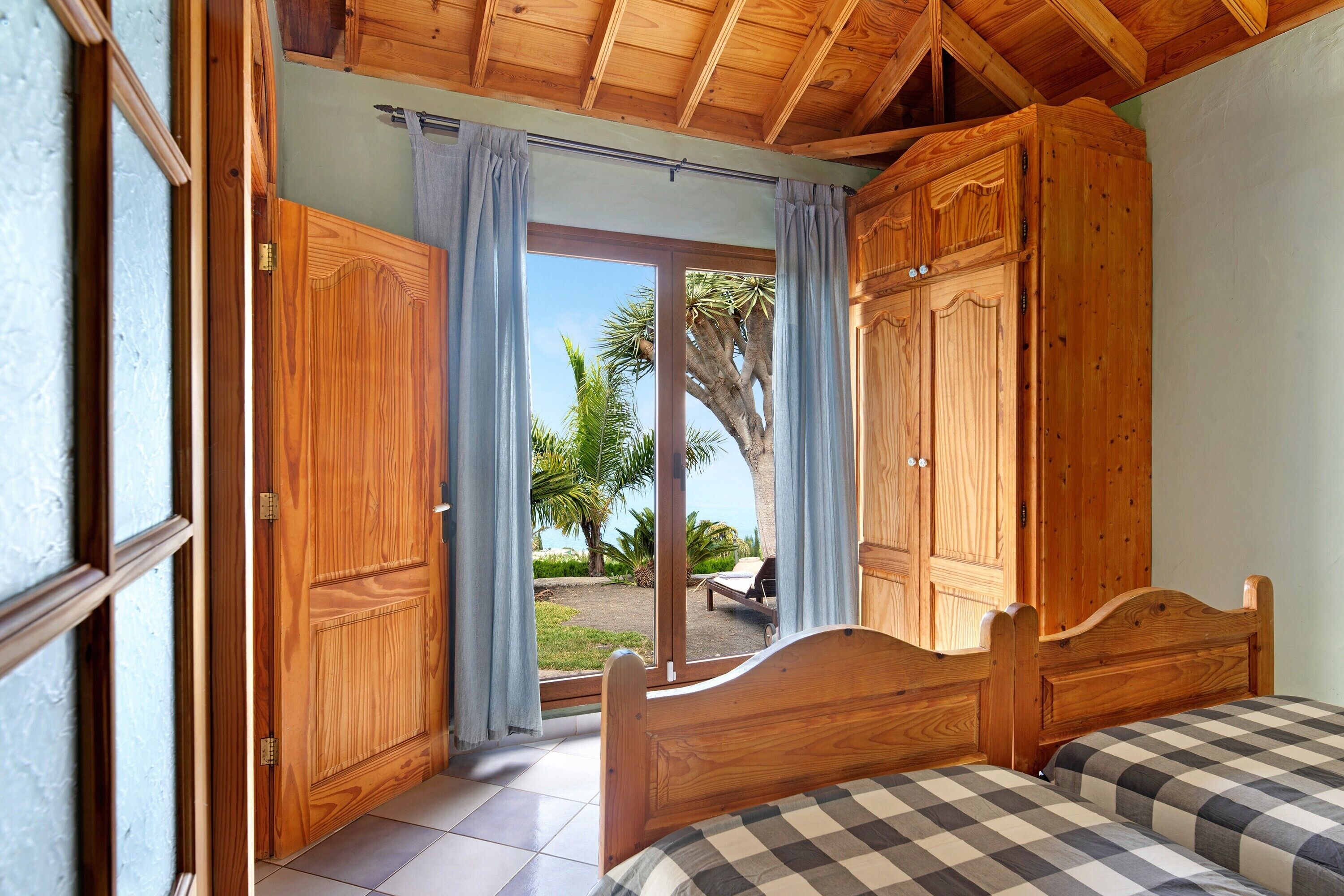 2 slaapkamers, een strijkplank/strijkijzer, gratis wifi, beddengoed