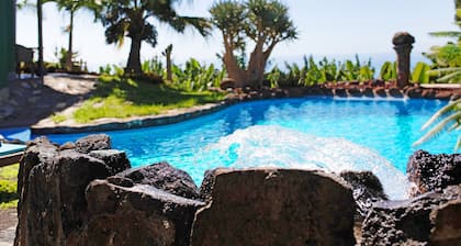 Holiday Home 'Las Vetas' with Sea View, Private Pool and Wi-Fi