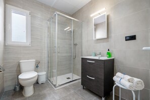 Shower, towels