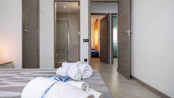 3 slaapkamers, een strijkplank/strijkijzer, gratis wifi, beddengoed