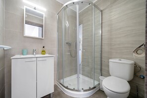 Shower, towels