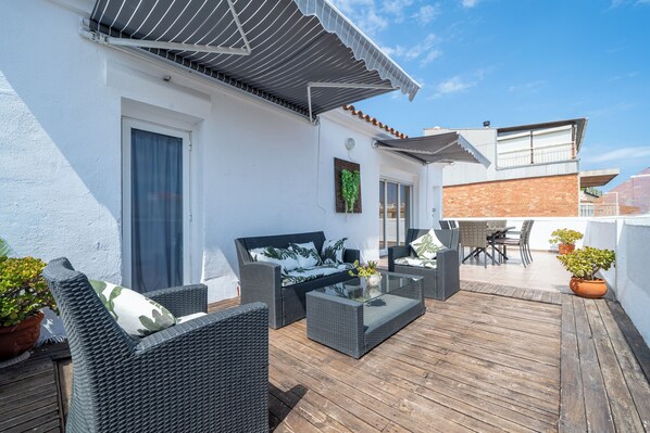 Terrace/patio - Holiday Apartment "Cambrils Turistic Atico" with Private Terrace & Wi-Fi (Cambrils)
