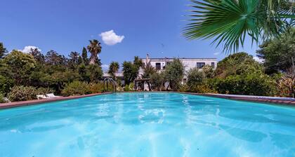 Villa "Olivia Pool Tennis Spa - A" with Shared Pool, 2 Private Terraces & Wi-Fi