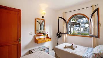 1 bedroom, iron/ironing board, free WiFi, bed sheets