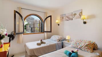 1 habitación, tabla de planchar con plancha, wifi gratis y ropa de cama