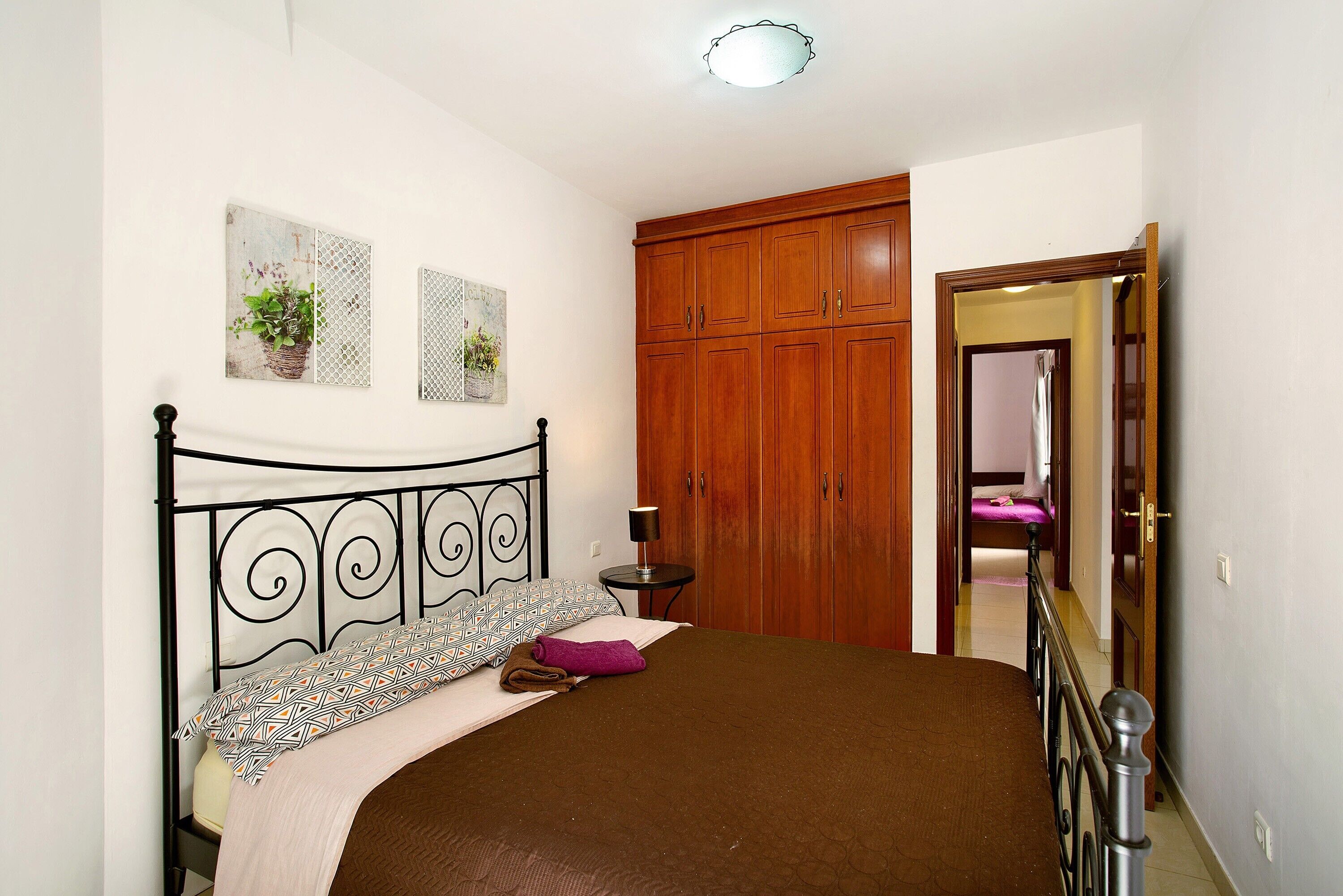 2 makuuhuonetta, silitysrauta/-lauta, ilmainen Wi-Fi, vuodevaatteet