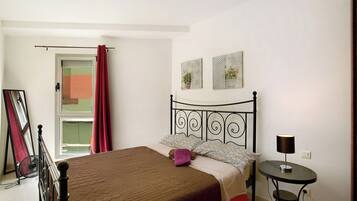 2 chambres, fer et planche à repasser, Wi-Fi gratuit, draps fournis