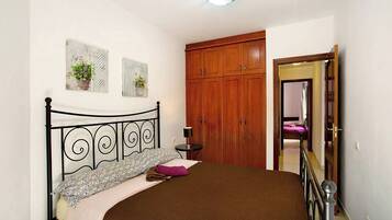 2 soverom, strykejern/-brett, wi-fi (inkludert) og sengetøy