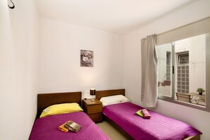 2 bedrooms, iron/ironing board, free WiFi, bed sheets - Vacation Home 'Residencial Sol Suite' with Private Terrace, Balcony and Wi-Fi (Telde, Gran Canaria)