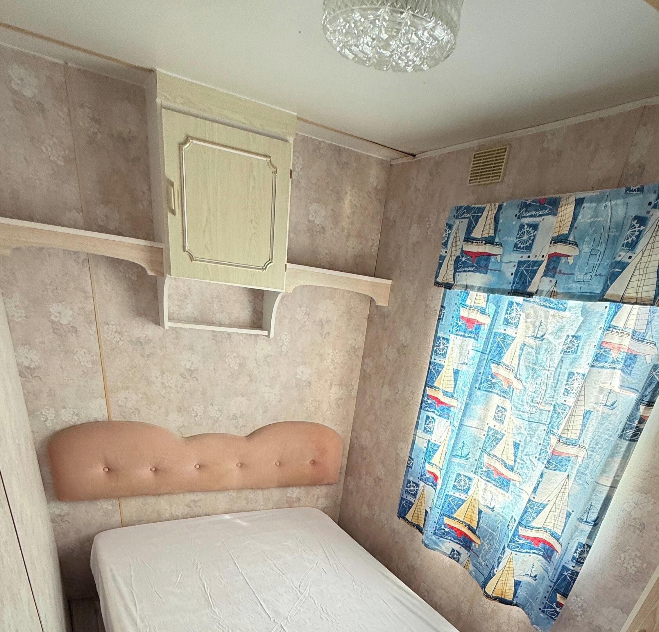 2 Schlafzimmer, Bügeleisen/Bügelbrett