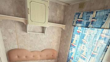 2 Schlafzimmer, Bügeleisen/Bügelbrett