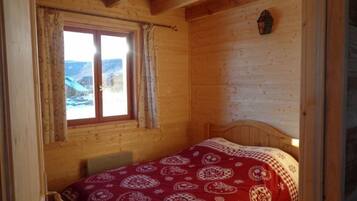 2 bedrooms, bed sheets