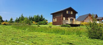 Chalet 'All-Comfort Wooden Retreat' with Mountain View, Private Terrace and Garden