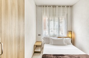 4 slaapkamers, een strijkplank/strijkijzer, gratis wifi, beddengoed