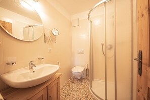 Bathtub, hair dryer, towels