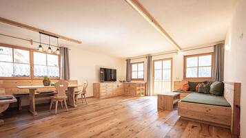 TV, tavolo da ping pong