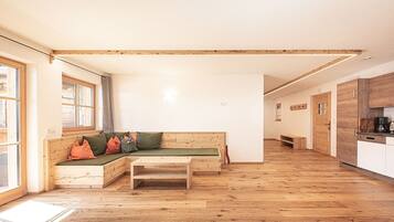 TV, tavolo da ping pong