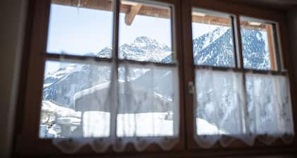 Holiday Apartment "Edelweiss" with Mountain View, Private Terrace & Wi-Fi