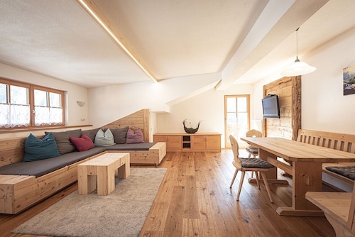 Holiday Apartment "Edelweiss" with Mountain View, Private Terrace & Wi-Fi