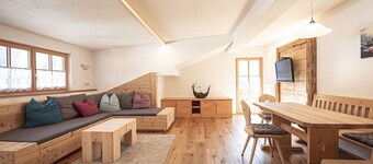 Holiday Apartment "Edelweiss" with Mountain View, Private Terrace & Wi-Fi