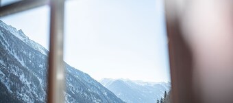 Holiday Apartment "Alpenrose" with Mountain View, Private Terrace & Wi-Fi