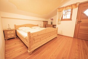 2 عدّة غرف نوم وواي فاي مجانًا وملاءات أسرّة