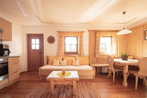 Interior - Holiday Apartment "Himmelschlüssel" with Mountain View, 2 Private Terraces & Wi-Fi (Acereto)