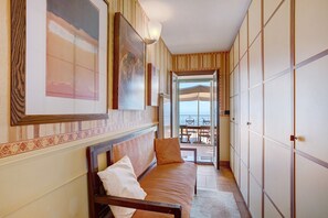 TV - Holiday Apartment "Casa Scotland" with Sea View, Private Terrace & Wi-Fi (Ventimiglia)