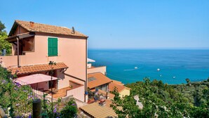 A coastal building with a balcony overlooking the sea, a satellite dish, and a clear view of boats. - Holiday Apartment "Casa Scotland" with Sea View, Private Terrace, and Wi-Fi (Ventimiglia)