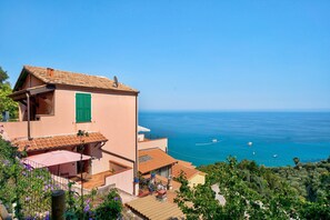 Exterior - Holiday Apartment "Casa Scotland" with Sea View, Private Terrace & Wi-Fi (Ventimiglia)