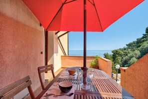 Outdoor dining - Holiday Apartment "Casa Scotland" with Sea View, Private Terrace and Wi-Fi (Ventimiglia)