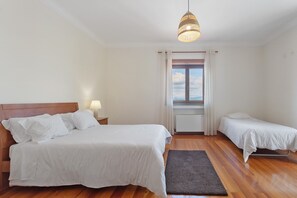 7 bedrooms, iron/ironing board, free WiFi, bed sheets
