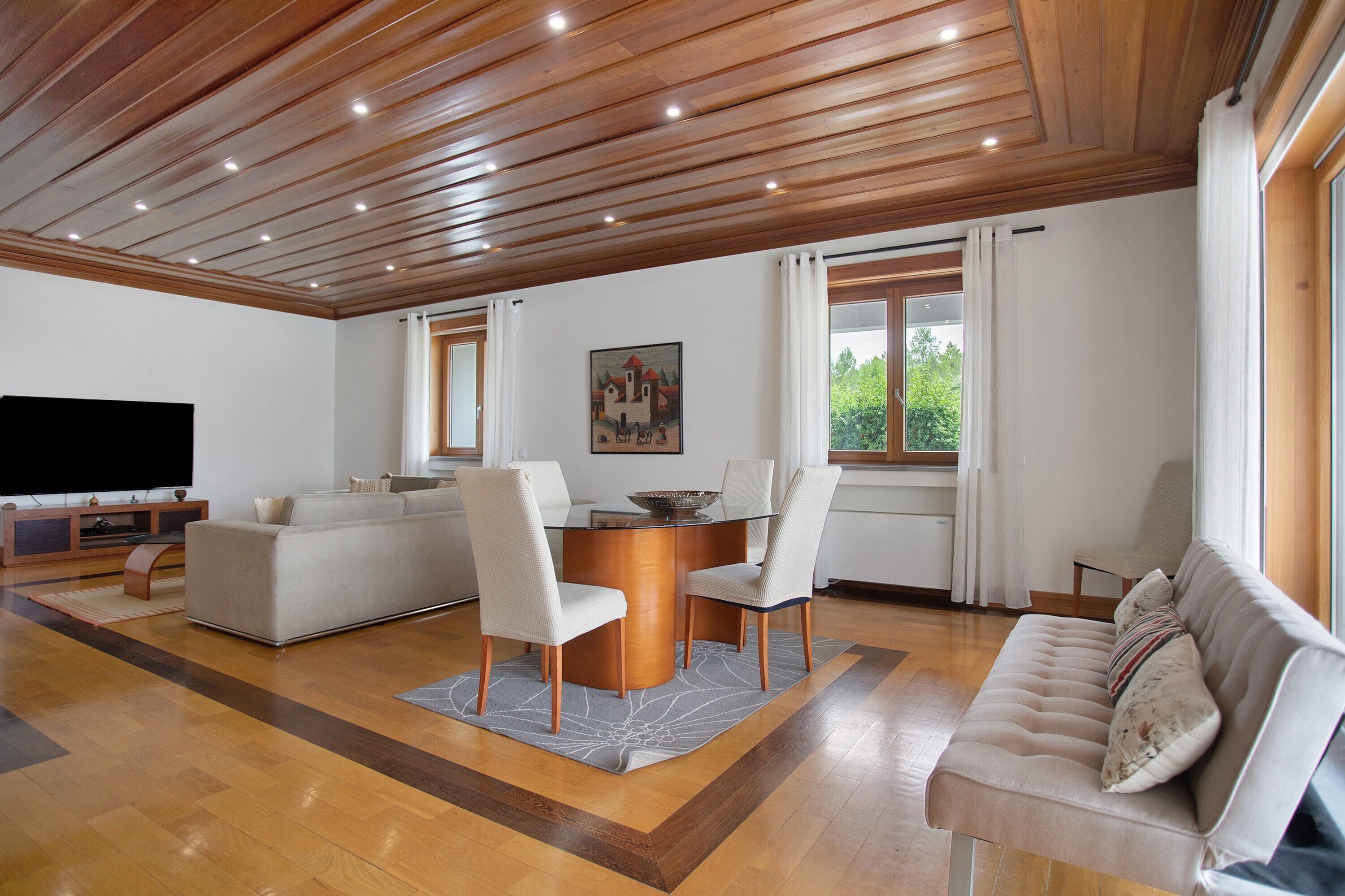 電視、壁爐、乒乓球設施