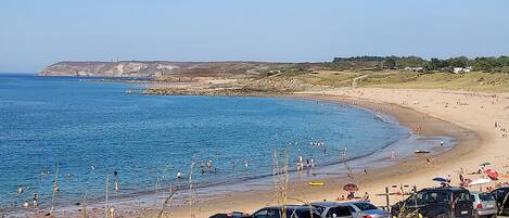 Una spiaggia nelle vicinanze