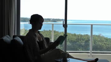 Chambre avec lits jumeaux, non-fumeurs, terrasse (with ocean view) | Espace de travail pour ordinateur portable, rideaux occultants