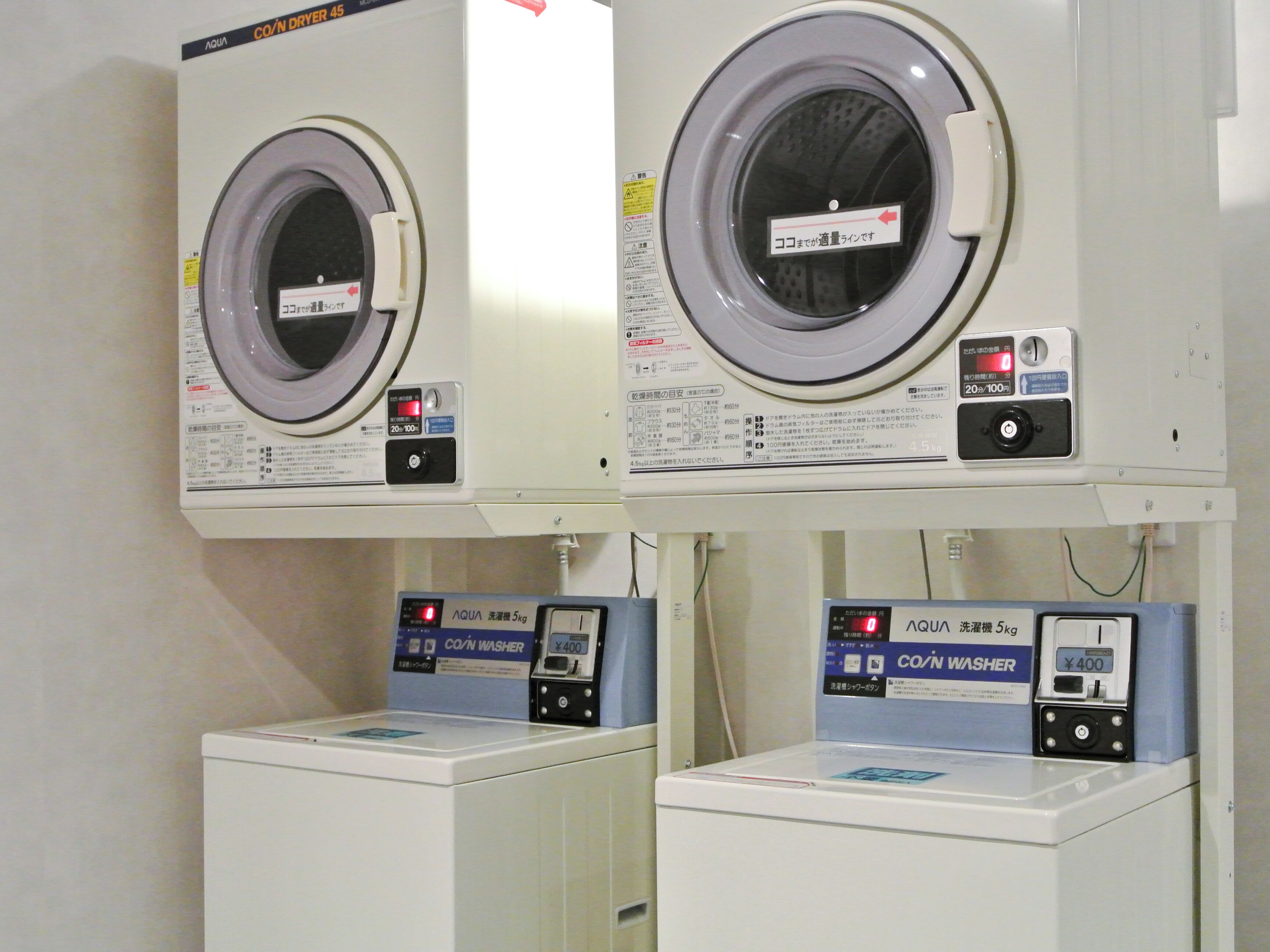 Two front-loading washing machines with control panels, each with a capacity of 5kg.