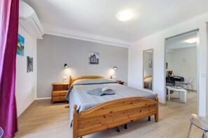 1 chambre, fer et planche à repasser, accès au Wi-Fi (inclus)