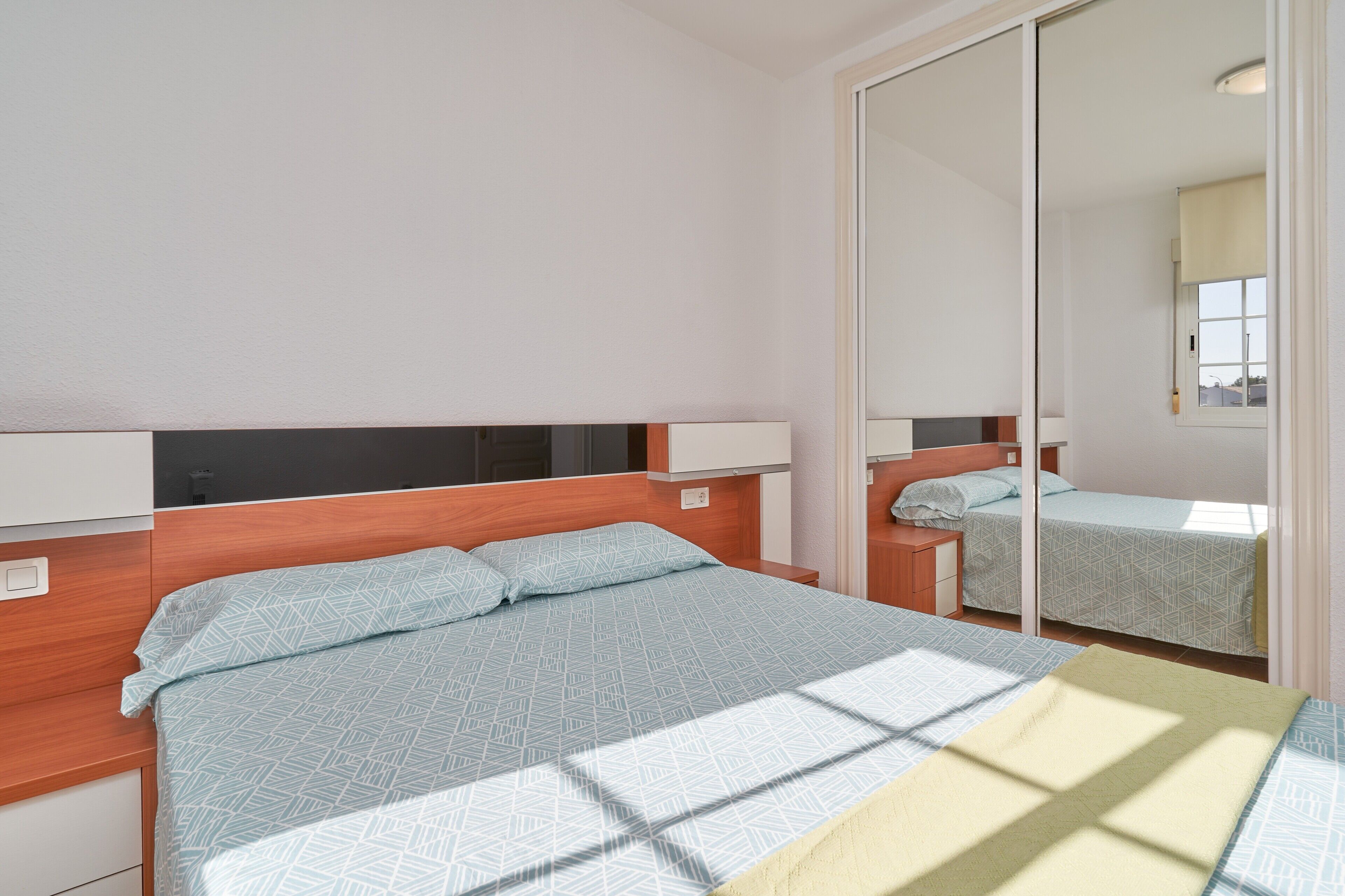 3 slaapkamers, een strijkplank/strijkijzer, wifi, beddengoed