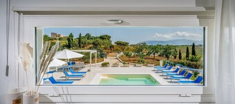 Villa 'Sikelia' with Private Pool, Wi-Fi and Air Conditioning