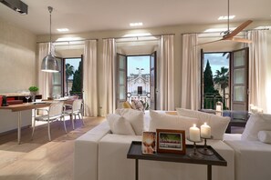 TV - Super luxury duplex with jacuzzi and private parking (Sevilla)