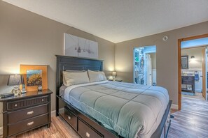 5 slaapkamers, een bureau, een strijkplank/strijkijzer, gratis wifi