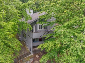 Exterior - Double Unit- EV Charger- Hot Tub (Lincoln)